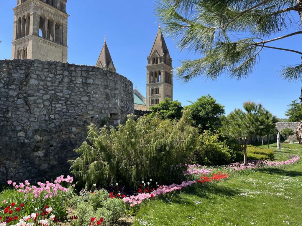Stadmauer und Kathedrale von Pécs