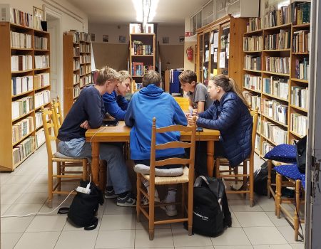 Bibliothek der Fachschaft Deutsch am Klára-Leöwey-Gimnázium bearbeitet