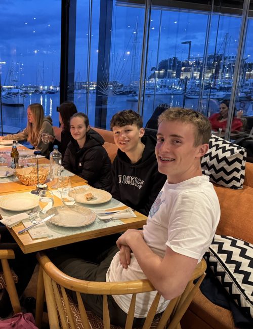 Foto Abends Restaurant Bildausschnitt verändert Foto Abends Restaurant Bildausschnitt verändert